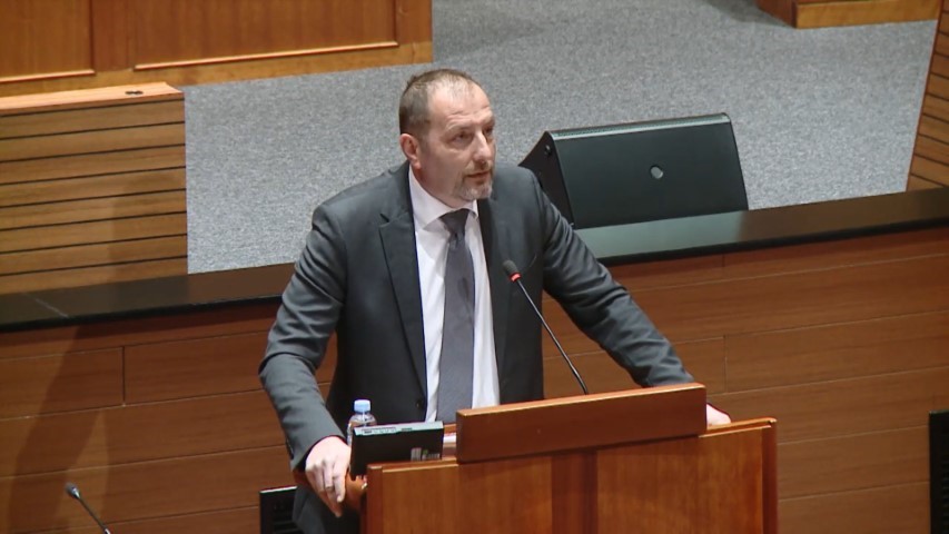 Paus u Saboru poručio: Prestanimo s političkim vratolomijama i vratimo se Ustavu